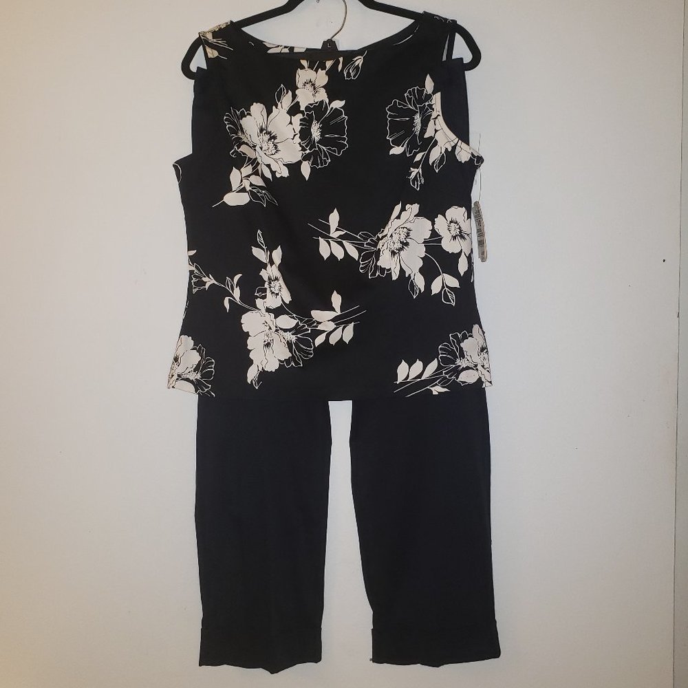 (NWT) Worthington Black & White Sleeveless Top & Crop Pants Set.  Size 12.